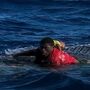 Jovem salva bebé de quatro meses num naufrágio no Mediterrâneo  