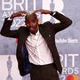 Mo Farah: 'O meu nome é Hussein Abdi Kahin e fui traficado quando era criança'