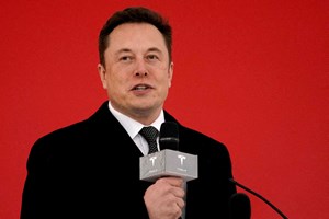 Pai de Elon Musk diz que não está orgulhoso do filho