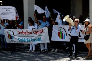 Primeiro dia de greve dos registos com 85% de adesão e uma pequena manifestação