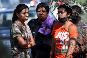 México: Dez homens estão presos numa mina de carvão inundada