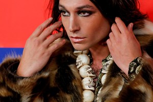 Ator Ezra Miller acusado de roubo