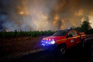 Incêndio em França já forçou 10 mil pessoas a fugir 