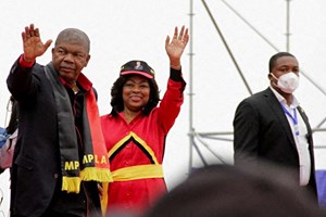 Campanha polarizadora em Angola chega ao fim com comício e velório