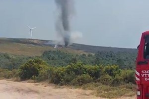 Mais de 300 bombeiros combatem fogo em Vila Real 