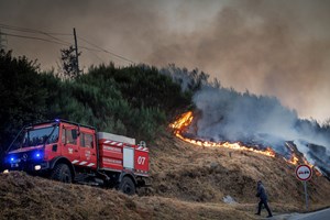 Fogo em Vila Real 'praticamente dominado' 