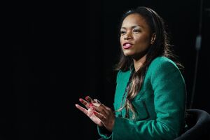 Tchizé dos Santos questiona legitimidade de João Lourenço após condecorar José Eduardo dos Santos