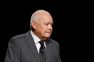 Apresentador de televisão Dmitry Kiselyov