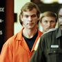 Familiares das vítimas de Jeffrey Dahmer indignados com série que retrata história dos assassinatos