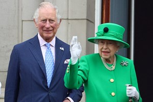 Fortuna de Isabel II passa para Carlos III sem impostos 
