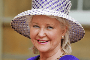 Saiba quem é Angela Kelly, a grande confidente de Isabel II