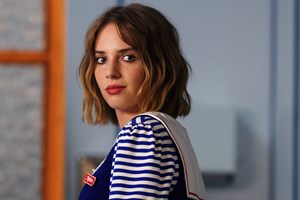 Maya Hawke acredita que 'Stranger Things' tem personagens a mais
