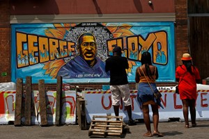 Ex-polícia de Minneapolis envolvido na morte de George Floyd condenado a 3 anos