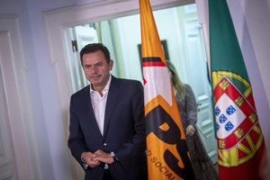 Montenegro pede a Santos Silva que use 'influência parlamentar' para eleger vices do Chega e IL