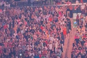 Harry Styles homenageia rainha Isabel II durante concerto em Nova Iorque. Veja o momento 