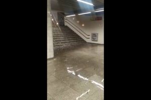 Chuva inunda estação de Metro de São Sebastião em Lisboa