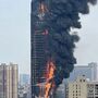 Arranha-céus na China com mais 200 metros engolido pelas chamas