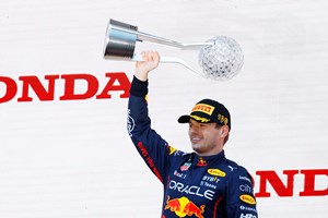 Max Verstappen vence GP do Japão encurtado e é bicampeão de Fórmula 1