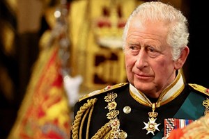 Carlos III quer uma coroação moderna