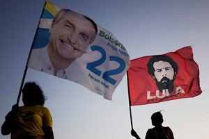 Eleições Brasil: Facebook e Youtube acusados de aprovar propaganda falsa