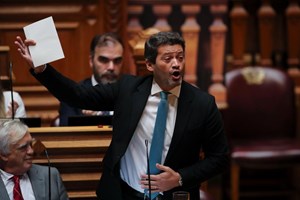 Os insultos, piadas racistas e bullying dos deputados do Chega