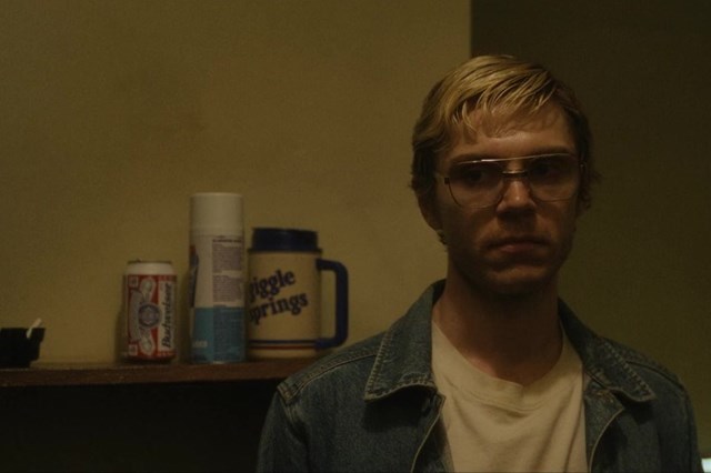 Série Dahmer revela risco de transformar crimes reais em ficção