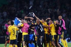 Benfica goleia Maccabi Haiifa e conquista Grupo H