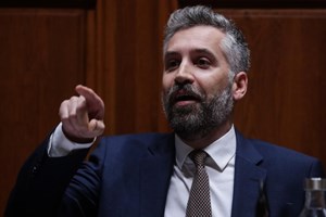 Pedro Nuno Santos e João Leão no Parlamento em audições sobre TAP 