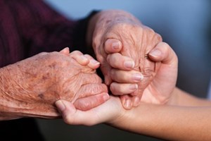 Suécia ameaça deportar idosa britânica com Alzheimer