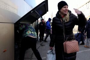 Habitantes de Kherson deixam a cidade por falta de condições