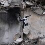 Depois da Faixa de Gaza e dos campos de refugiados, Banksy chega às ruínas da Ucrânia