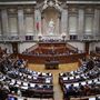 Parlamento aprova alargamento da gratuitidade das creches aos equipamentos municipais