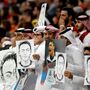 Adeptos qataris lembram Mesut Özil no jogo da Alemanha