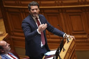 Ventura rejeita saída de Portugal da UE e diz que demissão de Costa 'foi boa para a Europa'