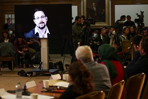 Edward Snowden é cidadão russo após juramento de fidelidade