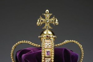 Coroa de Santo Eduardo já está a ser modificada para Carlos III