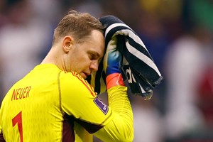 Guarda-redes Manuel Neuer termina a época após lesiona-se a esquiar