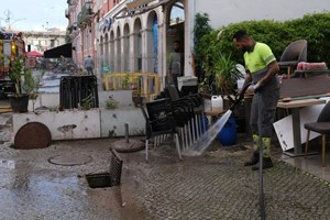 Inundações e ventos fortes. Mau tempo vai agravar-se, diz Proteção Civil 