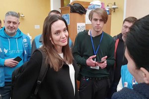 Angelina Jolie deixa cargo nas Nações Unidas