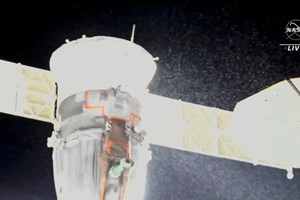Três astronautas presos no espaço devido a fuga na nave