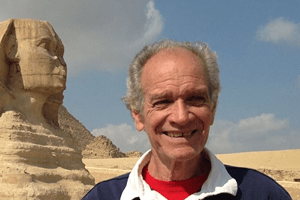 Bob Brier: “Lenine está em formol, dentro de um fato de mergulho”