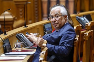 Costa diz que famílias pagarão menos 2.000 milhões de IRS 
