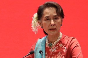 Aung Suu Kyi condenada a mais sete anos de prisão