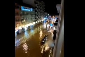 Chuva forte inunda Algés