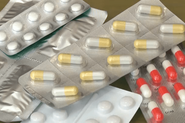 Idosos que tomam mais de 10 medicamentos têm 'maior risco de reações adversas'