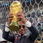 FIFA vai investigar como é que Salt Bae beijou a Taça do Mundial