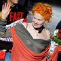 Morreu a designer de moda e ativista Vivienne Westwood