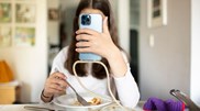 <![CDATA[ Adolescentes com problemas de saúde mental passam mais tempo nas redes sociais ]]>