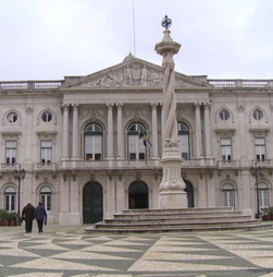 Carlos Moedas aprova novo regimento da Câmara de Lisboa com apoio do Chega