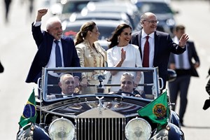 Lula da Silva toma posse: 'Hoje a mensagem é de esperança e reconstrução'